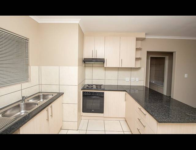 2 BEDROOM APARTMENT FOR SALE IN BRACKENFELL SOUTH